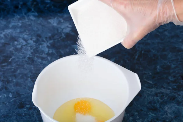 Pour Sugar Bowl Broken Eggs Process Takes Place White Bowl — Stock Photo, Image