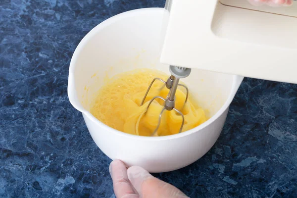 Blender Whips Eggs Sugar Bowl Process Takes Place White Bowl — Stock Photo, Image