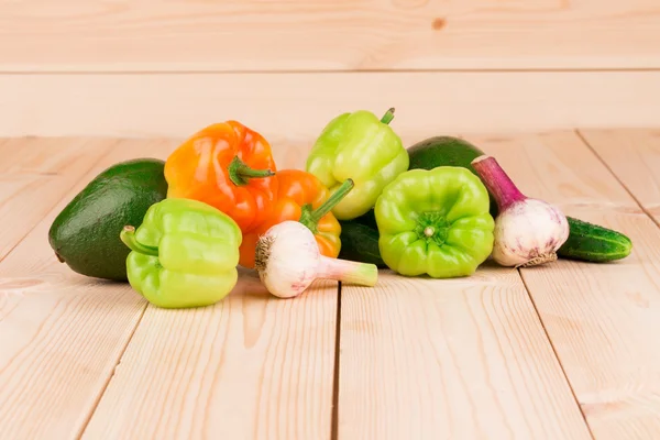 Légumes sur fond en bois — Photo