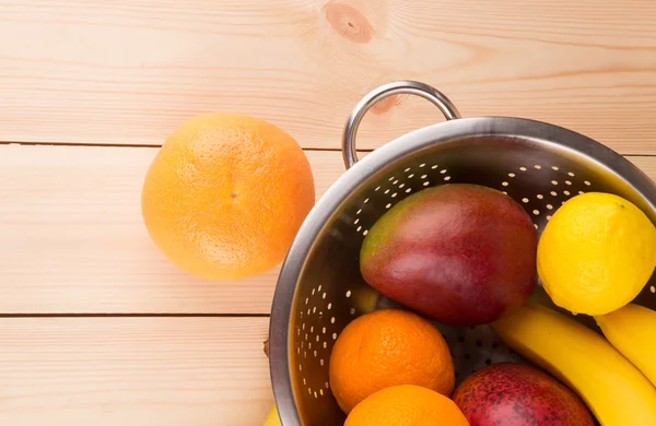 Citrusfrukter och mango — Stockfoto