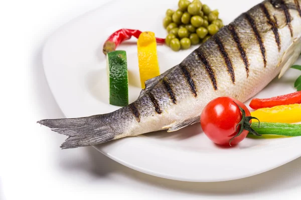 Mariscos a la parrilla con verduras — Foto de Stock