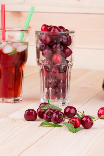 Rood fruit cocktail — Stockfoto