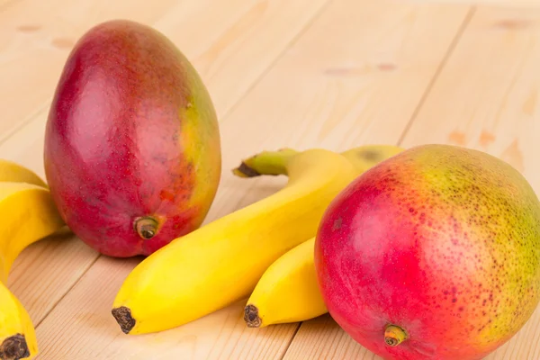 Mango a banány — Stock fotografie