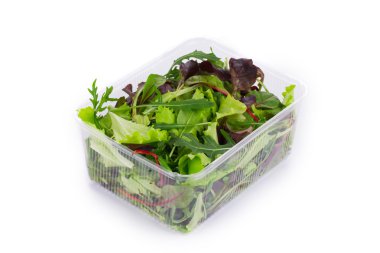 salata karışımı bir kutu içinde. 