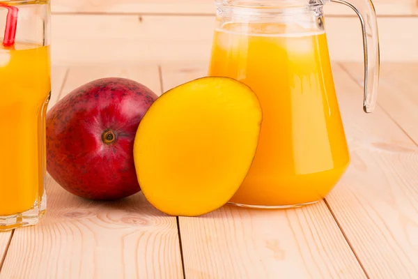 Mango and juice. — Stock Photo, Image