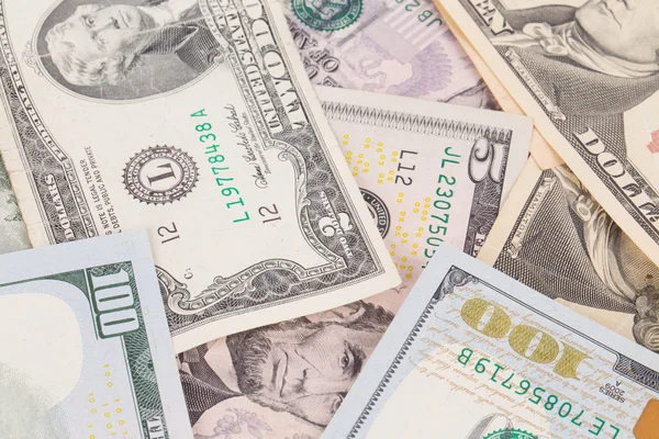 Close up van verschillende dollarbiljetten — Stockfoto