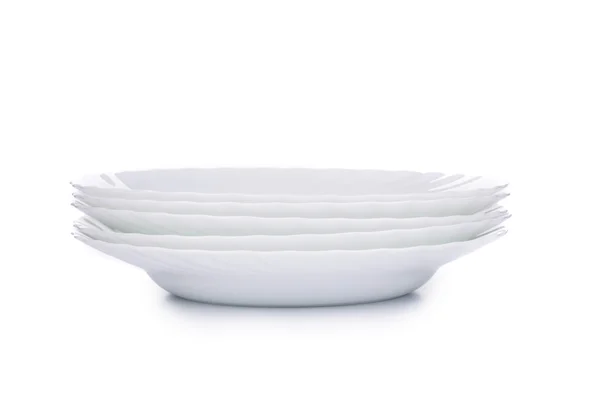 Yeni temiz beyaz tabak yığını. — Stok fotoğraf