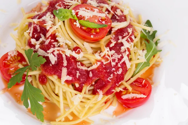 Pasta con salsa de tomate —  Fotos de Stock