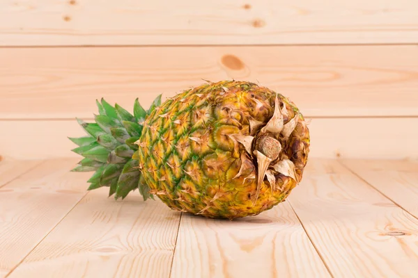 Fresh ripe pineapple — Stock Photo, Image