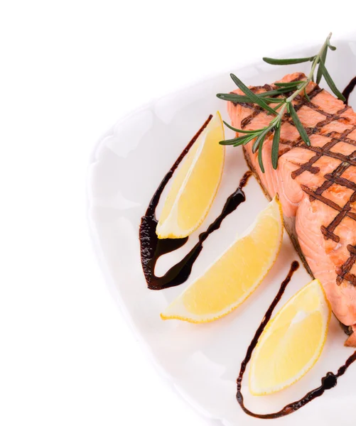 Filetto di salmone con limone . — Foto Stock