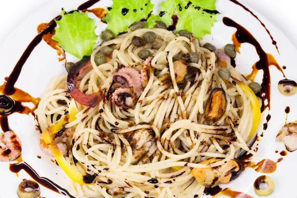 Pasta mit Meeresfrüchten. — Stockfoto