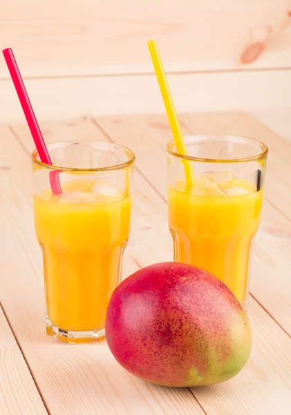 Mango and juice — Stock Photo, Image