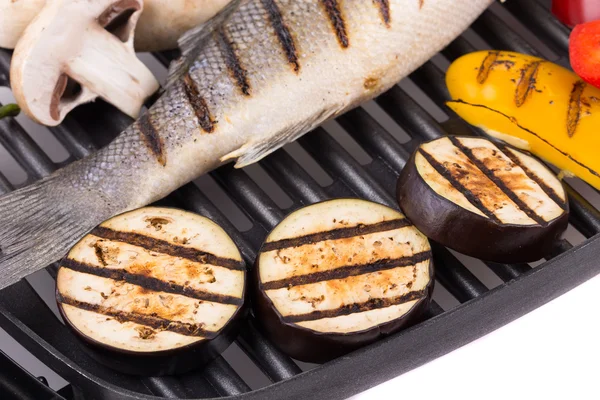 Grilled fish with vegetables. — Stock Photo, Image