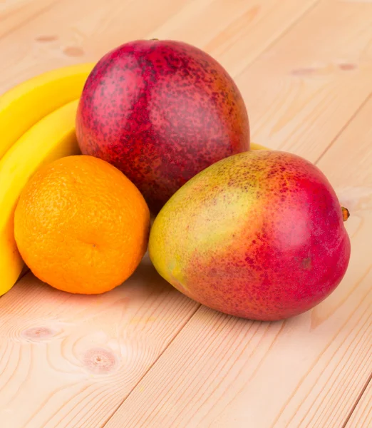 Citrus fruits with mango — Stock Photo, Image