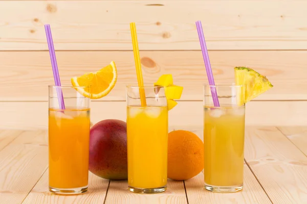 Glas med juice — Stockfoto