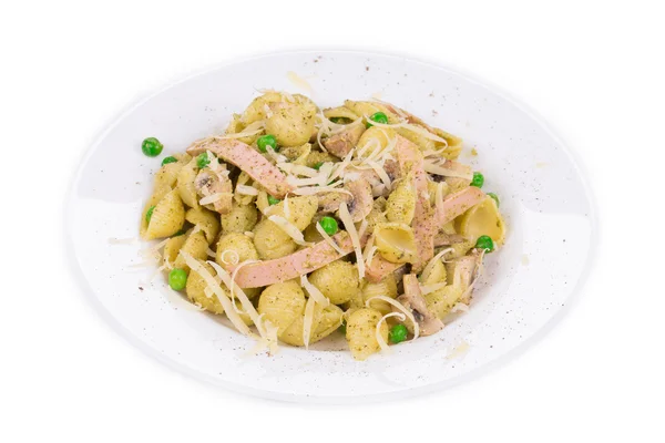 Nudeln mit Pesto-Sauce Erbsen und Nüsse. — Stockfoto