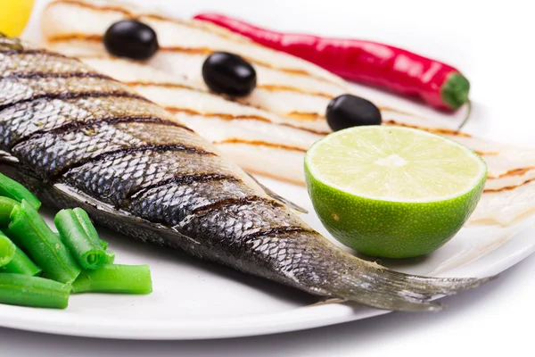 Grilled seabass with vegetables — Stock Photo, Image