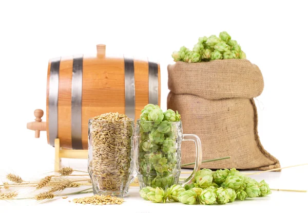 Mug and bag with hop — Stock Photo, Image