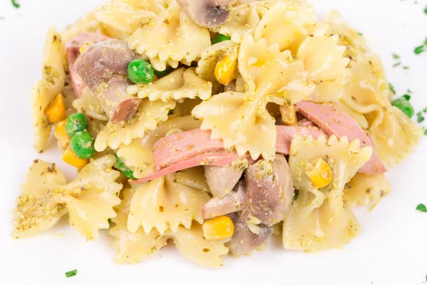 Pasta con champiñones y salchichas . — Foto de Stock