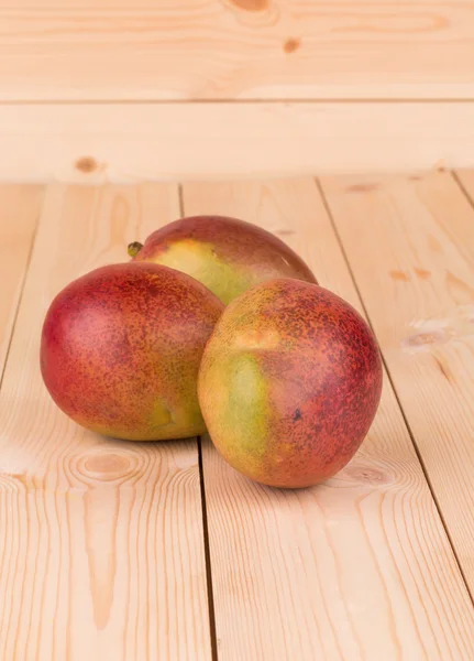 Ripe mangoes — Stock Photo, Image