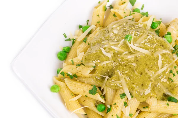 Italiaanse pasta met pesto — Stok fotoğraf