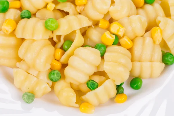 Conchiglie di pasta con verdure — Foto Stock