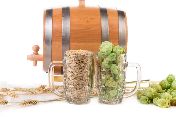 Mugs with barley and hop. — Stock Photo, Image