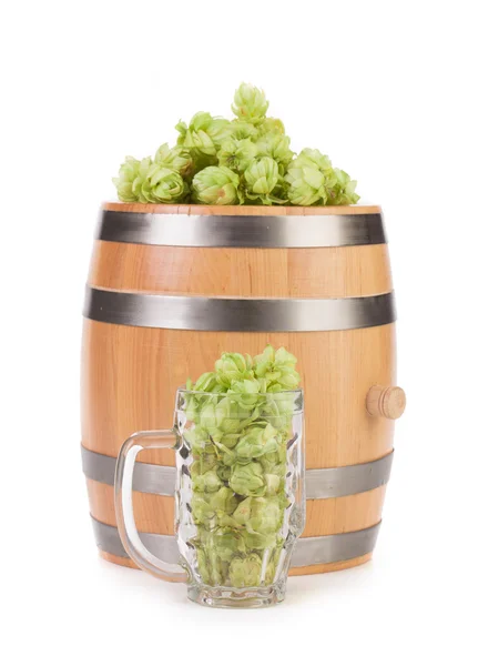 Barrel and mug with hop — Stock Photo, Image