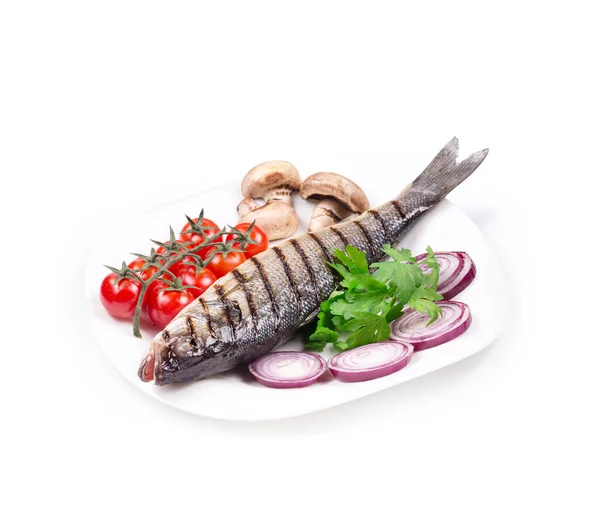 Гриль морское дно на тарелке с грибами — стоковое фото
