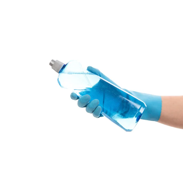 Mão segurando garrafa de plástico azul . — Fotografia de Stock