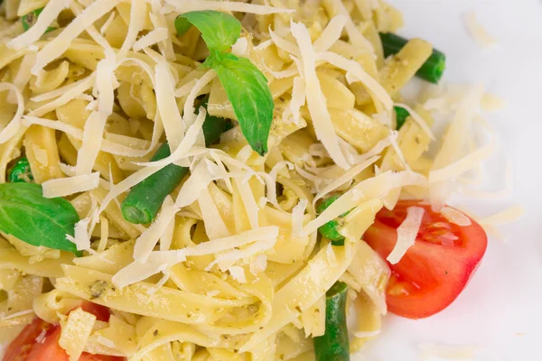 Italiensk pasta med pesto — Stockfoto