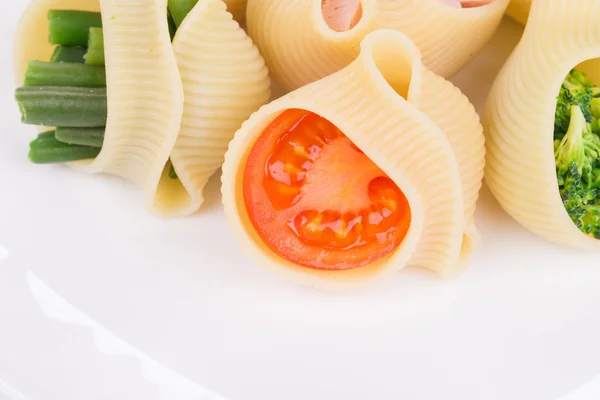 Conchas de pasta rellenas de verduras —  Fotos de Stock