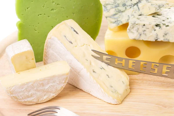 Különböző sajt és kés — Stock Fotó