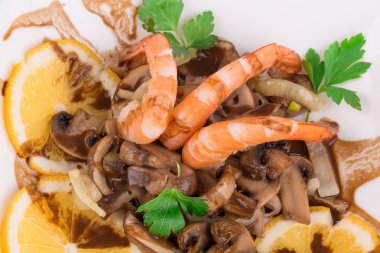 mantarlı karides salatası 