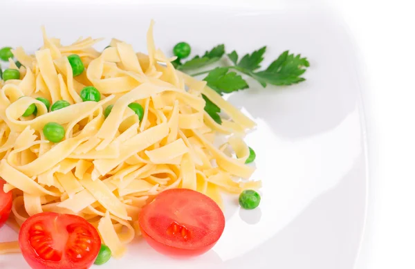 Pasta with tomatoes and peas — Stock Photo, Image