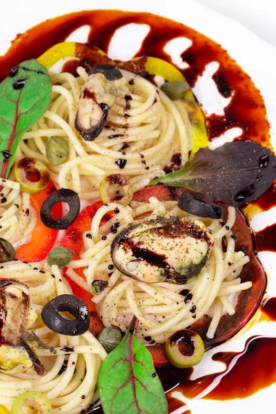 Italiaanse pasta met zeevruchten — Stockfoto