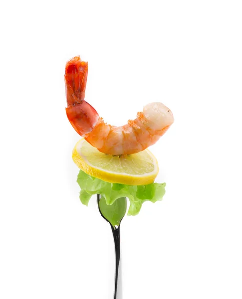 Shrimp with lemon and salad on fork. — Stock Photo, Image