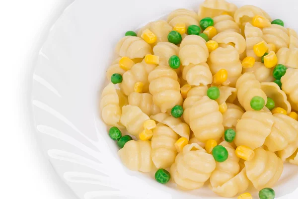 Pasta med gröna ärtor och majs. — Stockfoto