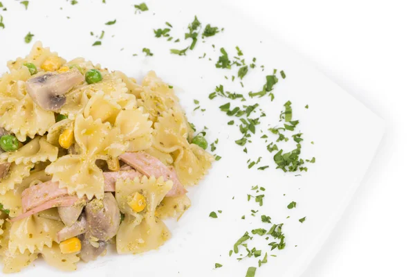 Jambon ile makarna farfalle — Stok fotoğraf