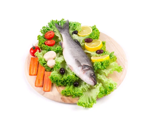 Färska havsabborre och grönsaker — Stockfoto