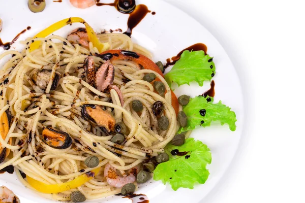 Italiaanse pasta met zeevruchten — Stockfoto