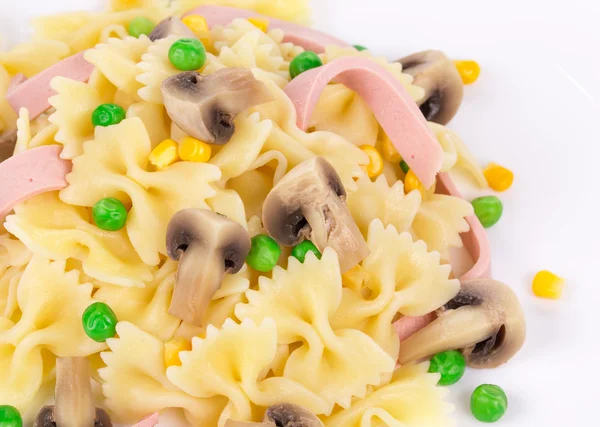 Farfalle pasta met ham en champignons — Stockfoto