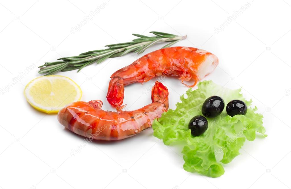 Boiled shrimps with lemon and salad