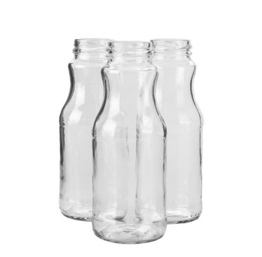 Üç boş cam şişe.