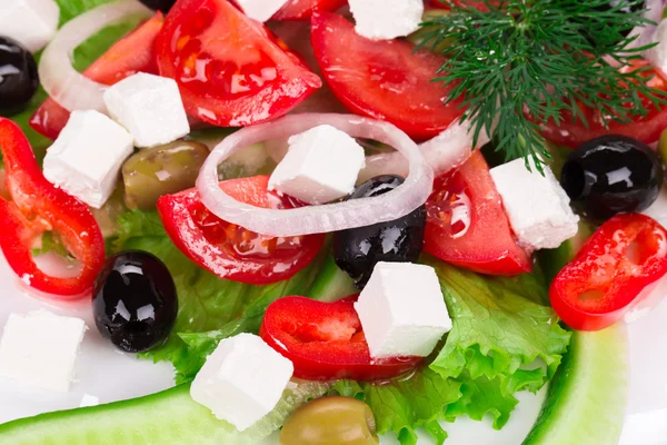 Salade grecque dans une assiette — Photo