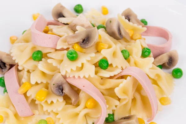 Tészta farfalle sonkával — Stock Fotó