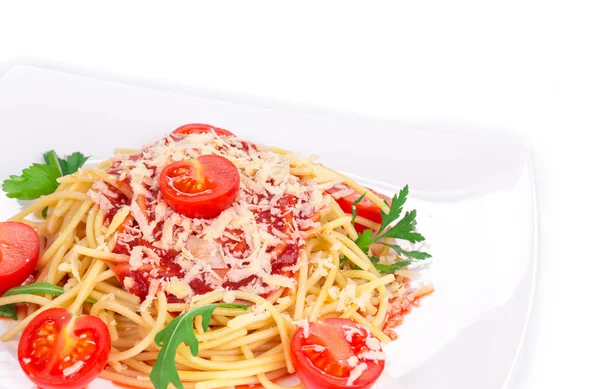 Spaghetti med tomat basilika — Stockfoto