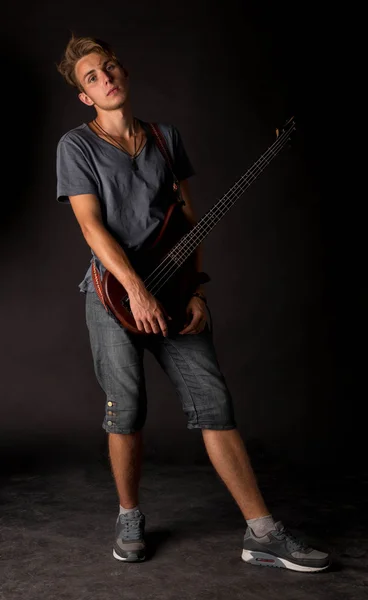 Bass guitarist. — Stock Photo, Image