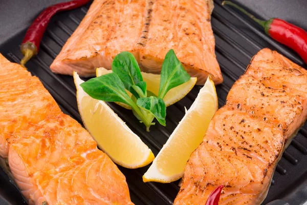 Filete de salmón frito —  Fotos de Stock