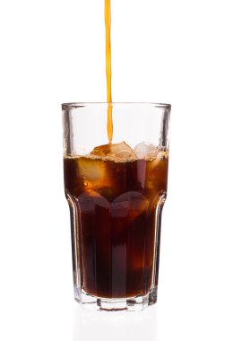 Buzlu kola bardağı.